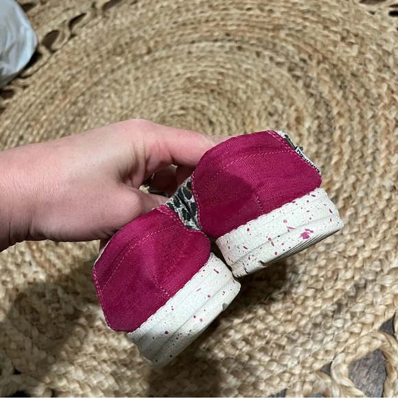 Hey Dude Wendy Youth Cheetah Canvas Slip On Shoe Size Y3 L4 - Picture 3 of 5